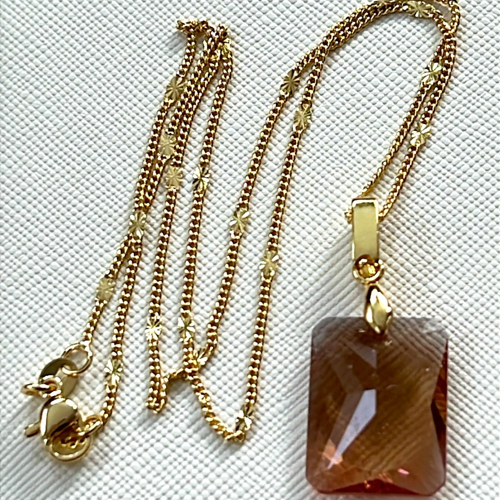 Gold plated necklace with beautiful pendant